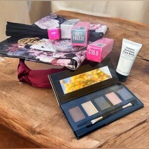 NWT Jeffree Starr, Elizabeth
Arden clutch bundle and much more! $225 msrp